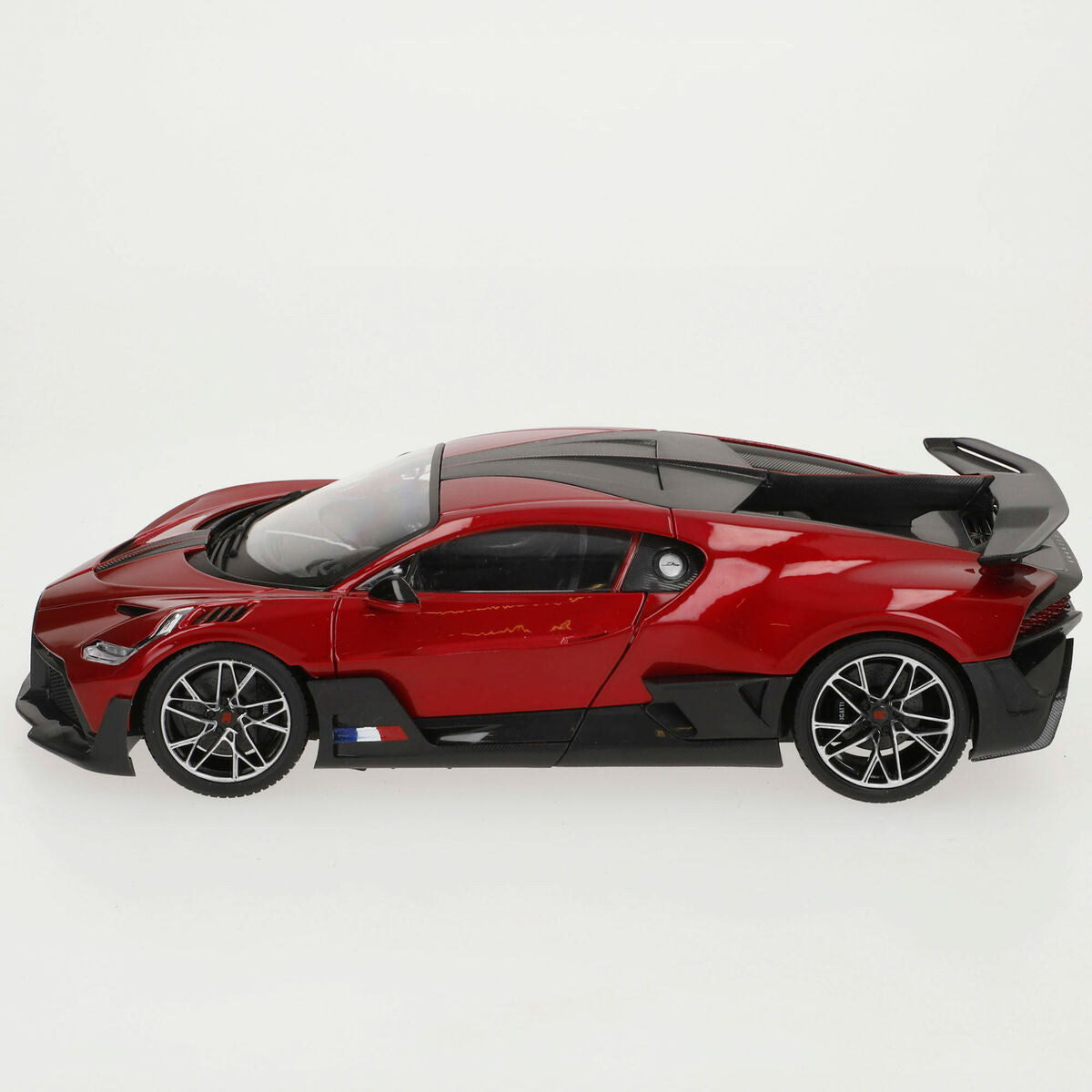 Car Bburago GT Bugatti Divo 1:18-4