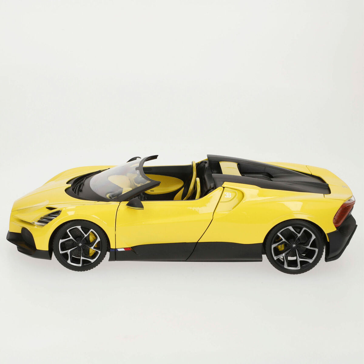 Car Bburago GT Bugatti Mistral 1:18-4