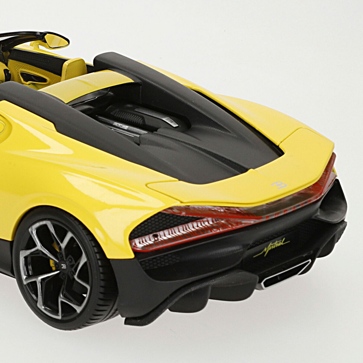 Car Bburago GT Bugatti Mistral 1:18-2