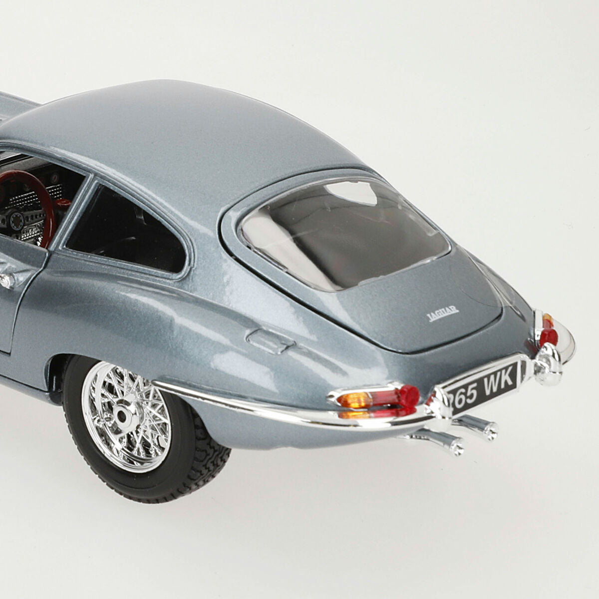 Car Bburago GT-Jaguar "E" Coupe (1961) 1:18-2